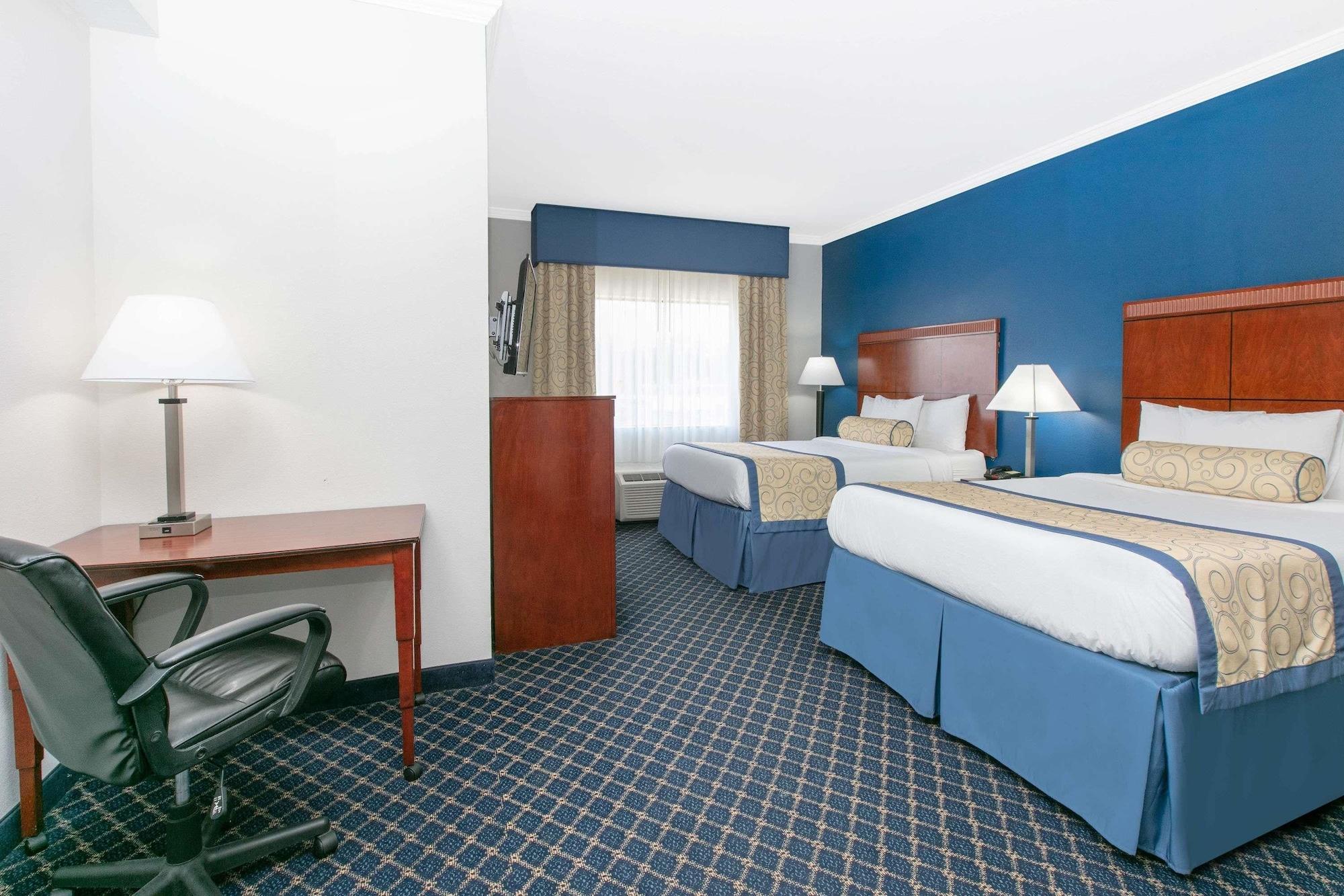 Baymont By Wyndham Mccomb Hotel Exterior photo