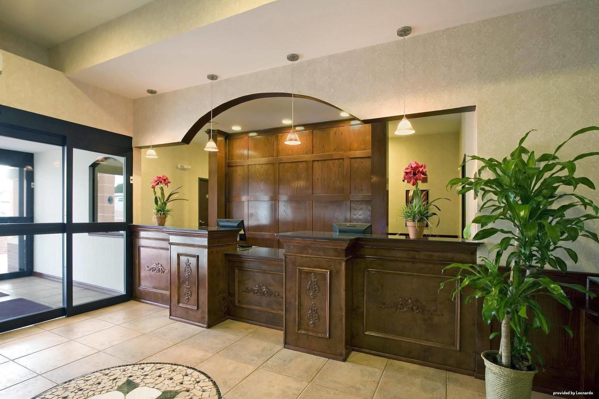 Baymont By Wyndham Mccomb Hotel Interior photo